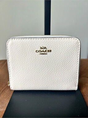 Coach White Pebbled Leather Zip Wallet with Gold Logo